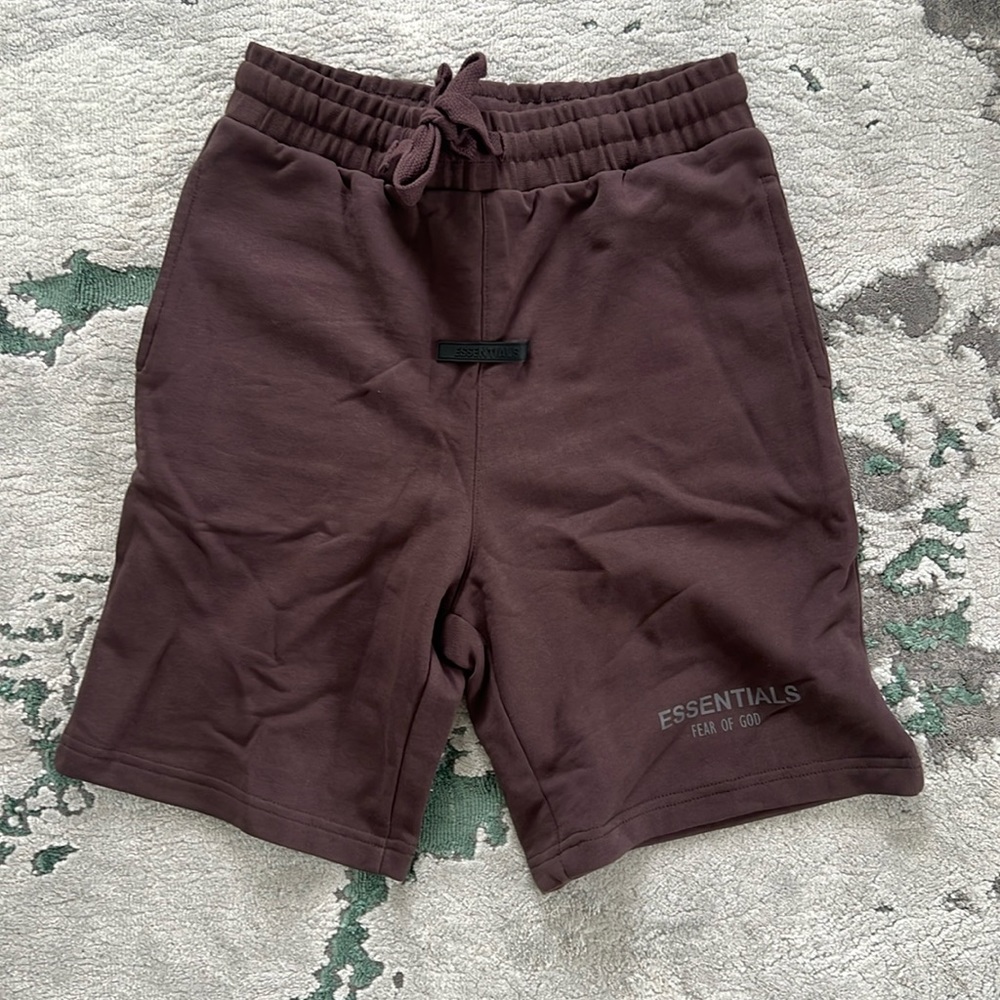 Essentials medium size short